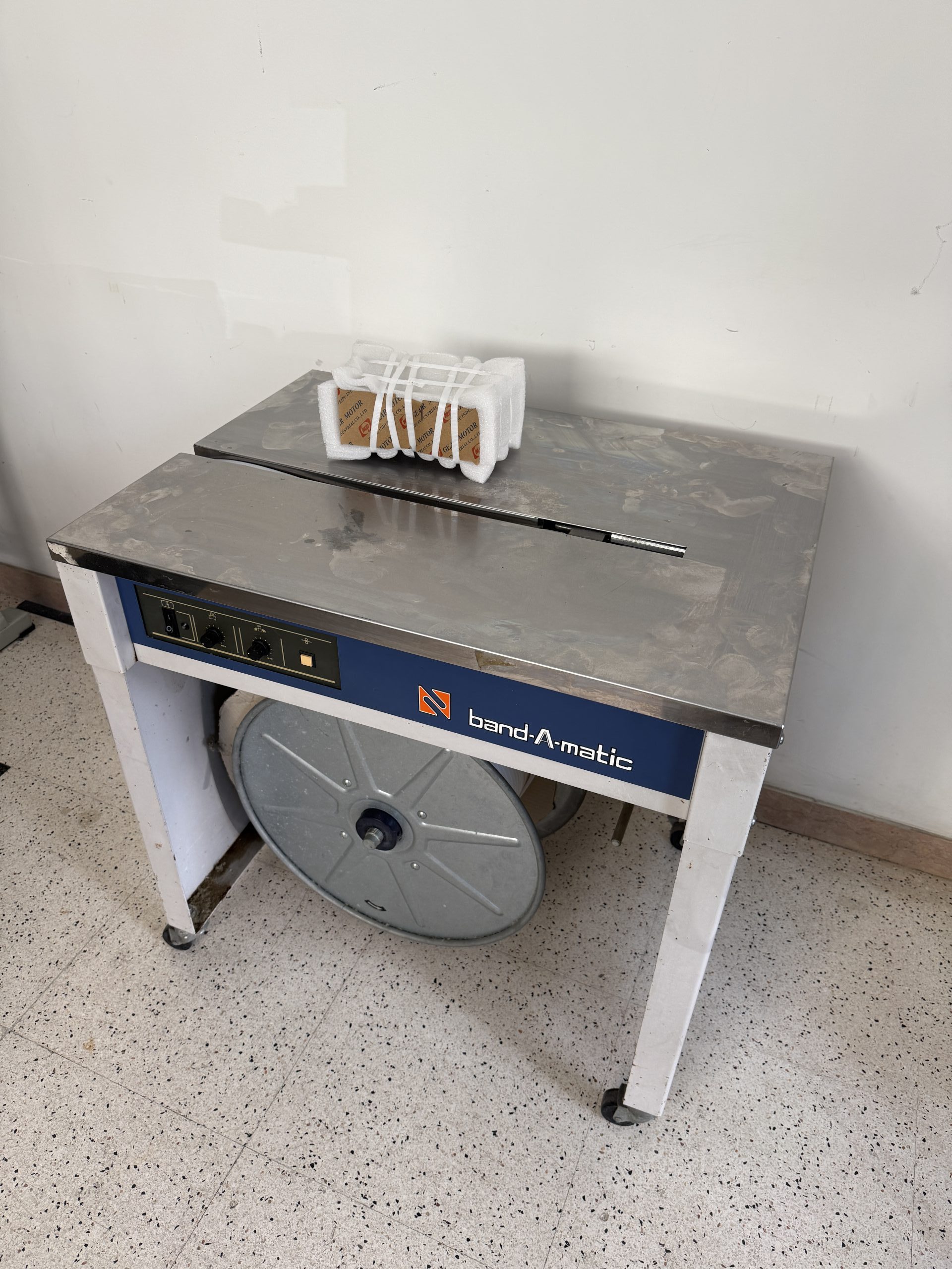 macchina lega pacchi semiautomatica usata