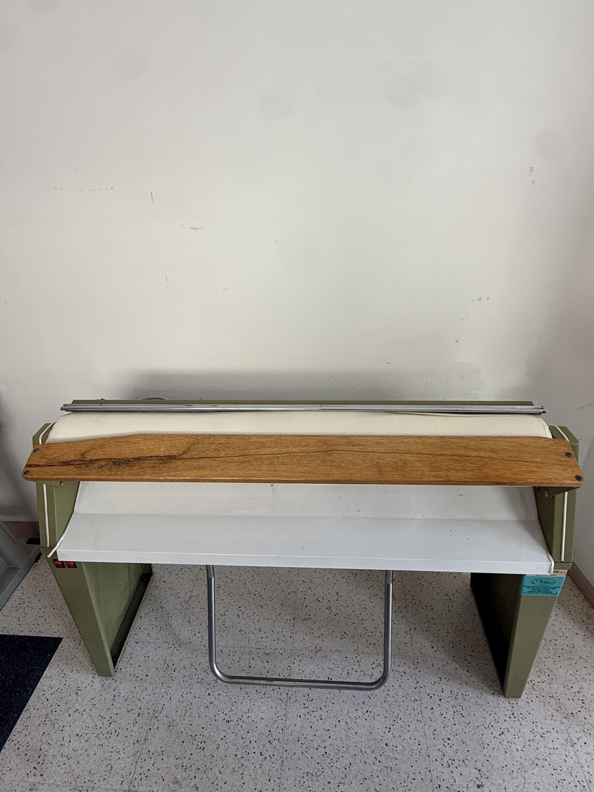 mangano stiratrice a rullo per lenzuola e tovaglie 120 cm usato