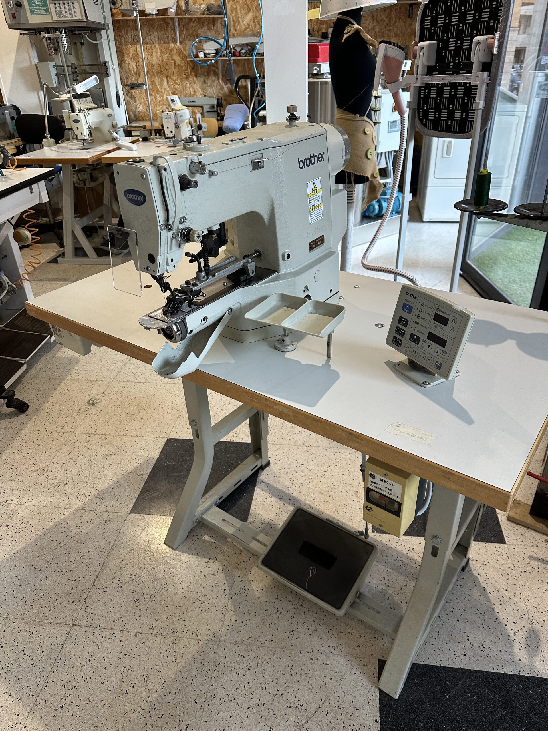 attacca bottoni brother 438 elettronica